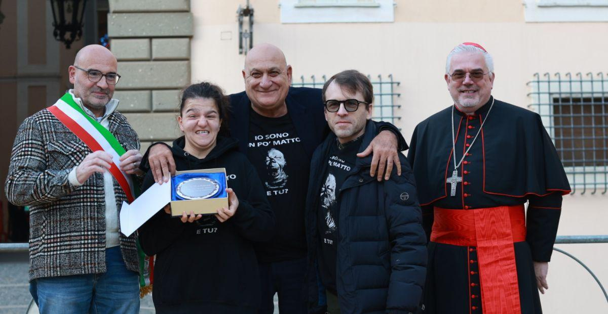 L’HFF 2025 premia l’impegno del teatro patologico di Dario D’Ambrosi che ha salvato tanti giovani disabili, portando gioia nelle loro famiglie